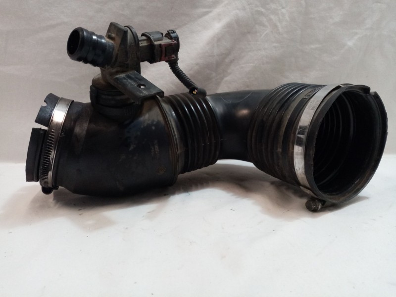 Recambio de tubo admision para opel insignia berlina referencia OEM IAM 55561787  