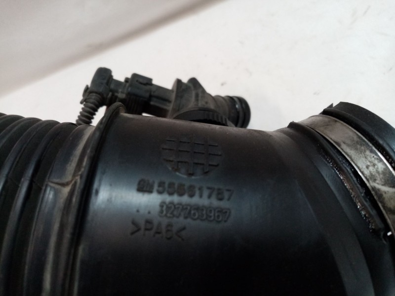 Recambio de tubo admision para opel insignia berlina referencia OEM IAM 55561787  