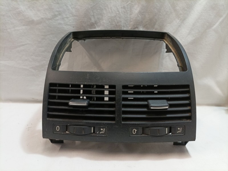 Recambio de rejilla aireadora para volkswagen touareg (7la) referencia OEM IAM 7L6819727M  