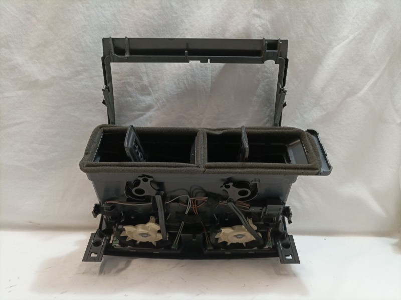 Recambio de rejilla aireadora para volkswagen touareg (7la) referencia OEM IAM 7L6819727M  