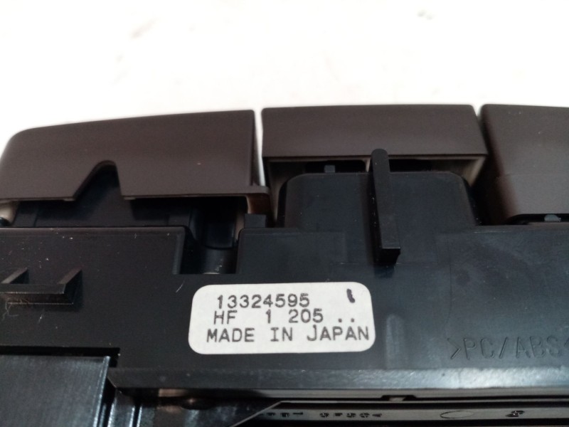 Recambio de warning para opel insignia berlina referencia OEM IAM 13324595  