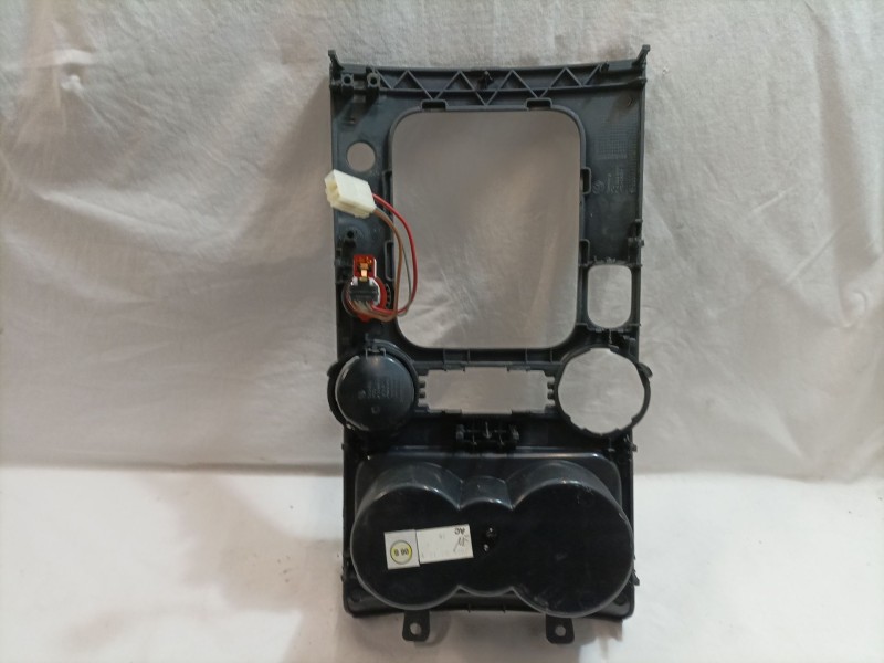 Recambio de consola central para volkswagen touareg (7la) referencia OEM IAM   