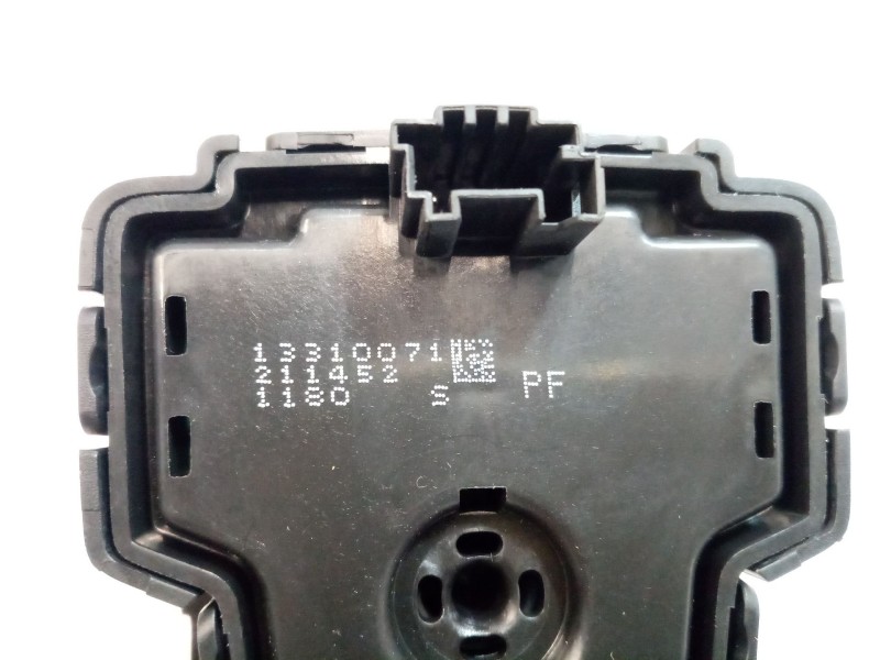 Recambio de mando multifuncion para opel insignia berlina referencia OEM IAM 13310071  