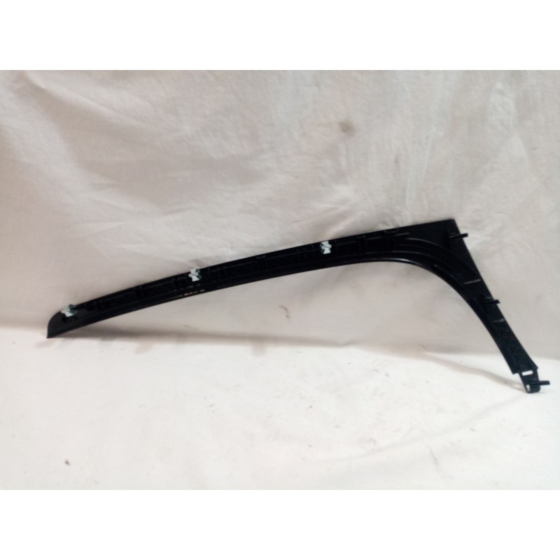 Recambio de moldura para opel insignia berlina referencia OEM IAM 13221845  