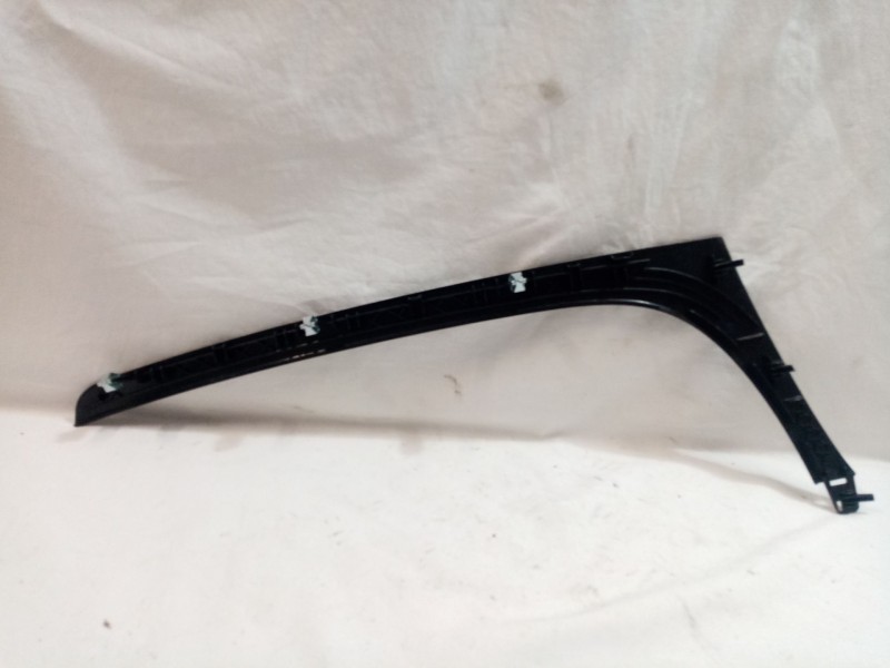 Recambio de moldura para opel insignia berlina referencia OEM IAM 13221845  