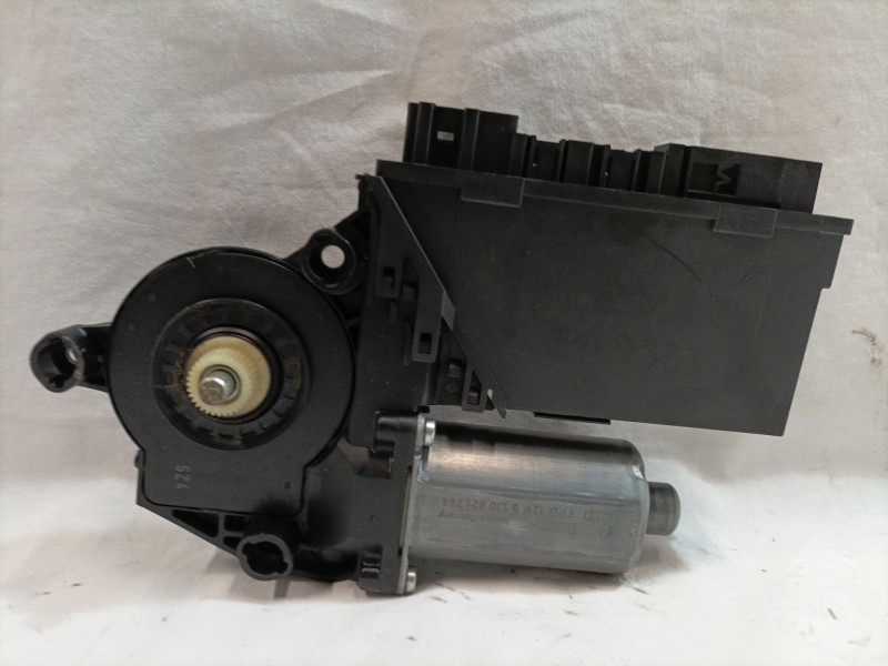 Recambio de motor elevalunas trasero derecho para volkswagen touareg (7la) referencia OEM IAM 7L0959704 7L0959794A 