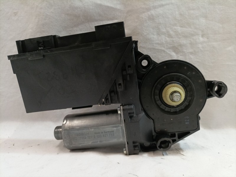 Recambio de motor elevalunas delantero derecho para volkswagen touareg (7la) referencia OEM IAM 3D1959792D 7L0959702 0130821765