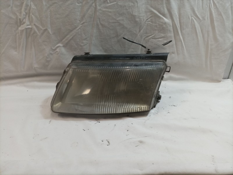 Recambio de faro izquierdo para volkswagen passat berlina (3b2) básico referencia OEM IAM 3B0941017R  