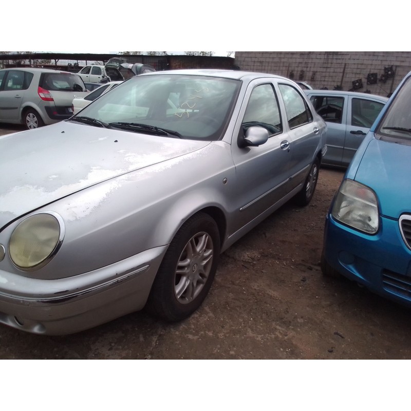 lancia lybra berlina del año 1999