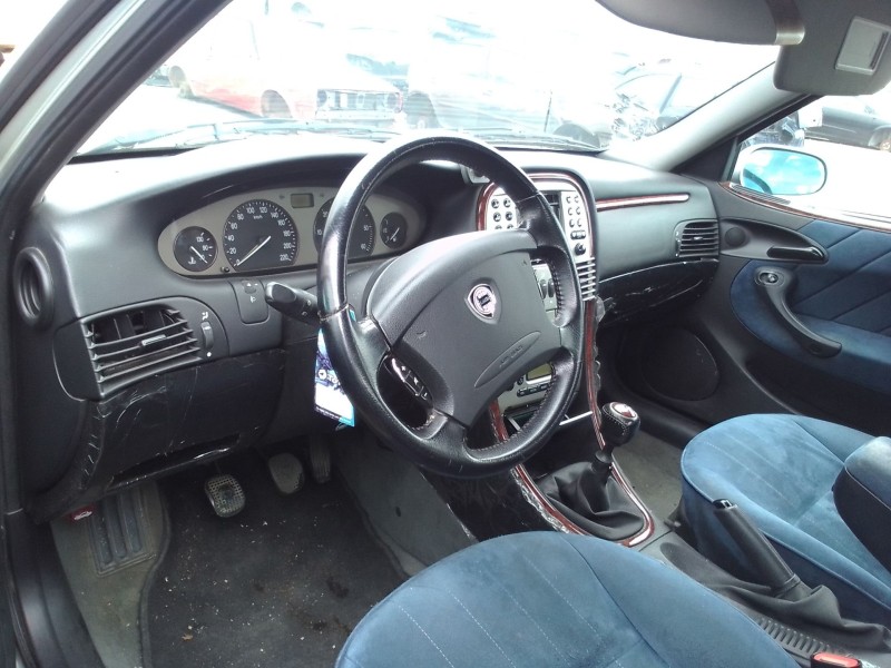 lancia lybra berlina del año 1999