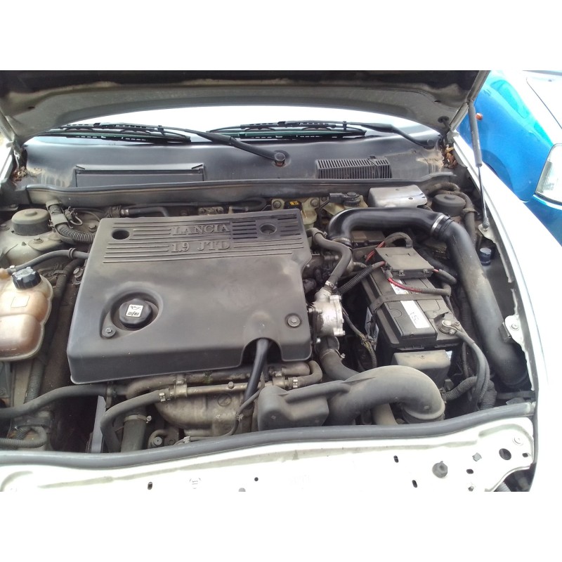 lancia lybra berlina del año 1999