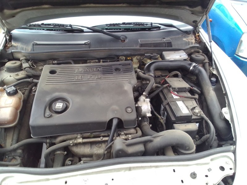 lancia lybra berlina del año 1999