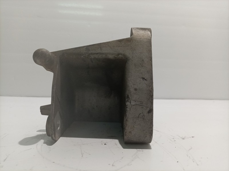 Recambio de soporte cambio para opel insignia berlina 2.0 cdti cat referencia OEM IAM 13228288  