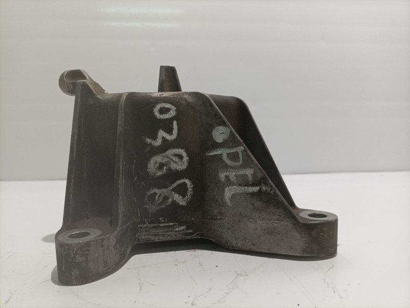 Recambio de soporte cambio para opel insignia berlina 2.0 cdti cat referencia OEM IAM 13228288  