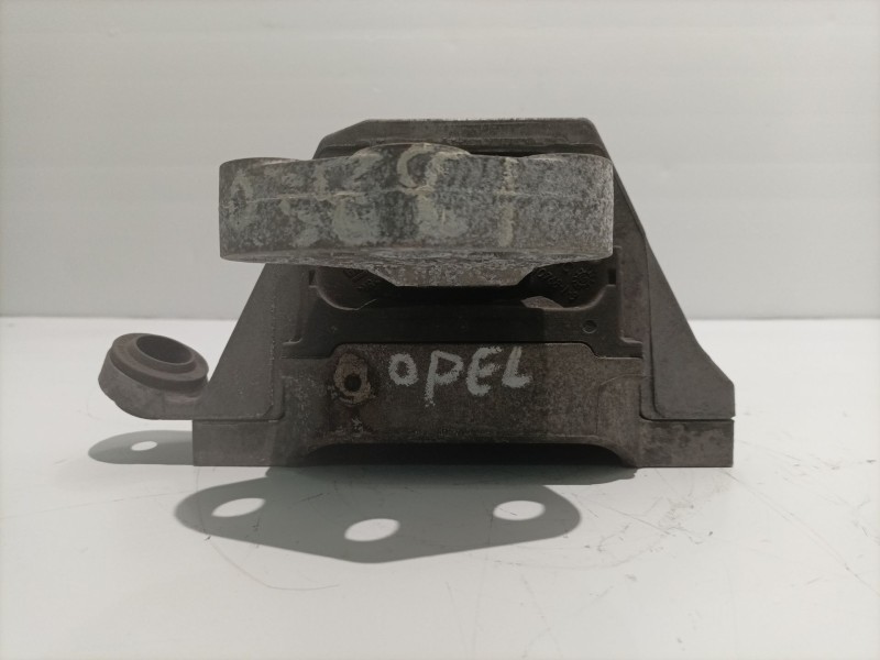 Recambio de soporte motor para opel insignia berlina cosmo referencia OEM IAM 13227717 13227717 624225