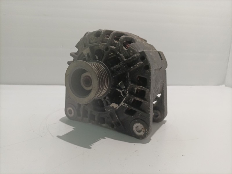 Recambio de alternador para renault scenic ii 1.9 dci diesel referencia OEM IAM 2542817A  