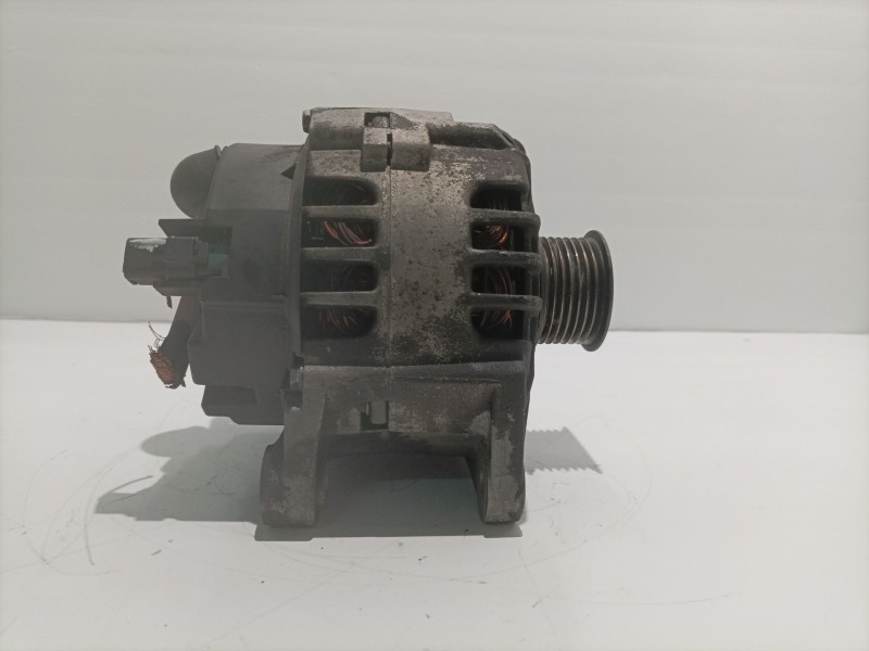 Recambio de alternador para renault scenic ii 1.9 dci diesel referencia OEM IAM 2542817A  