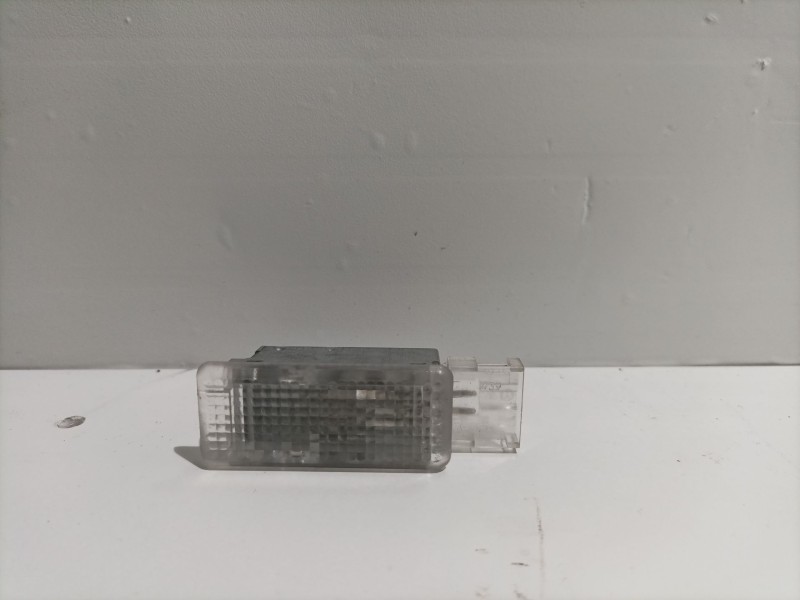 Recambio de luz interior para volkswagen touareg (7la) referencia OEM IAM 6L0947565  