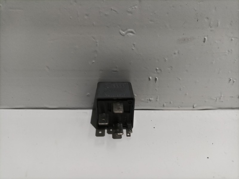 Recambio de rele para volkswagen touareg (7la) referencia OEM IAM 1J0906381A 109 V23134B63X396