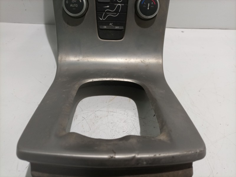 Recambio de consola central para volvo s60 berlina 2.4 diesel cat referencia OEM IAM 552542 741807 