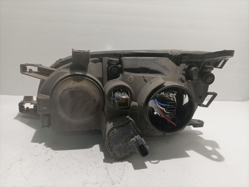 Recambio de faro derecho para toyota avensis berlina (t 22) 1.6 16v referencia OEM IAM 8113005194  