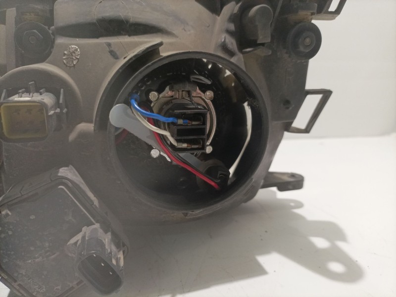 Recambio de faro derecho para toyota avensis berlina (t 22) 1.6 16v referencia OEM IAM 8113005194  