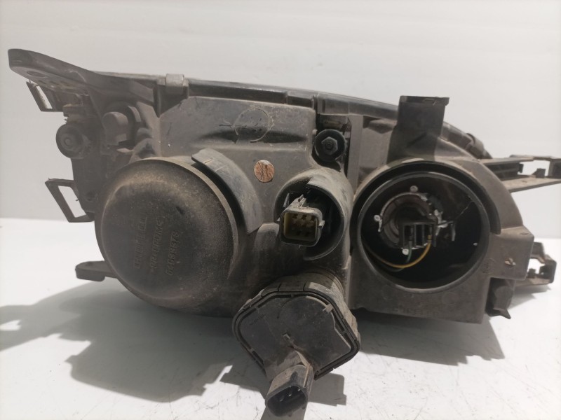 Recambio de faro izquierdo para toyota avensis berlina (t 22) 1.6 16v referencia OEM IAM 8117005194  