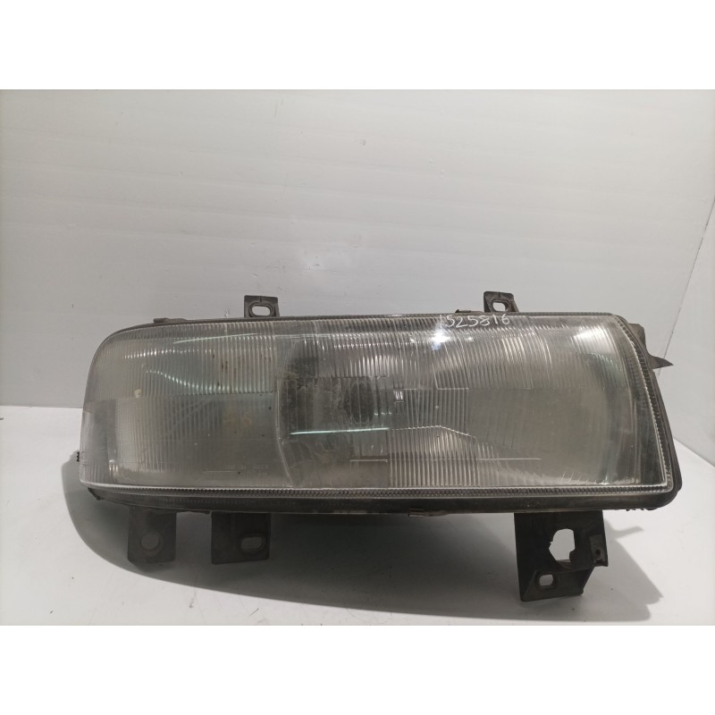 Recambio de faro derecho para renault master 2.5 turbodiesel referencia OEM IAM 1044194  