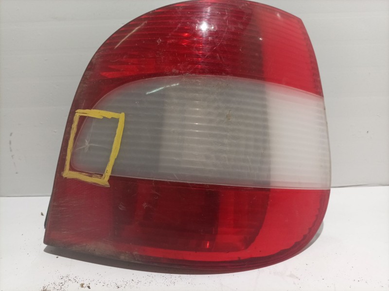 Recambio de piloto trasero derecho para renault scenic referencia OEM IAM 507046  