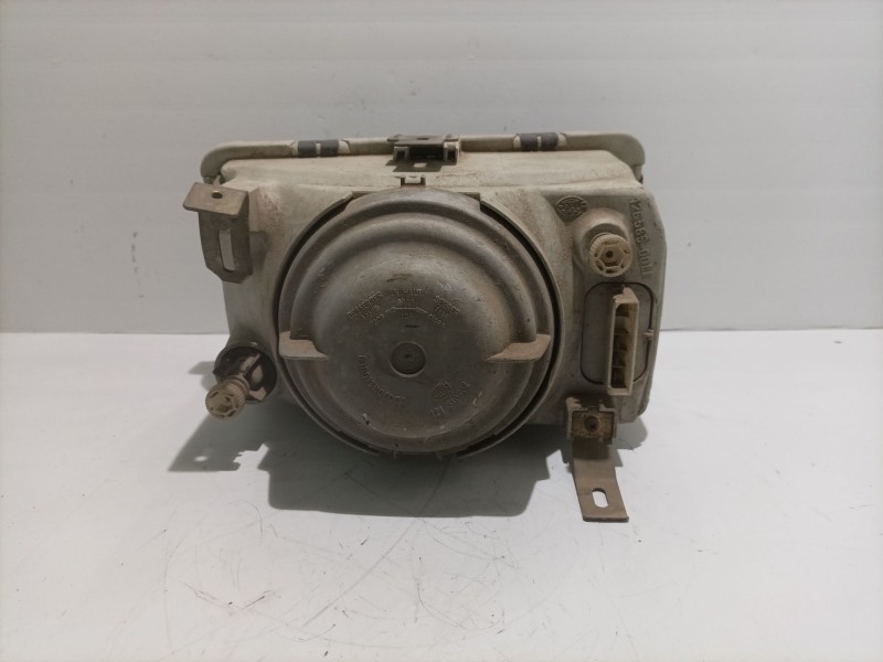 Recambio de faro izquierdo para ford sierra berlina 1.6 referencia OEM IAM 126585  