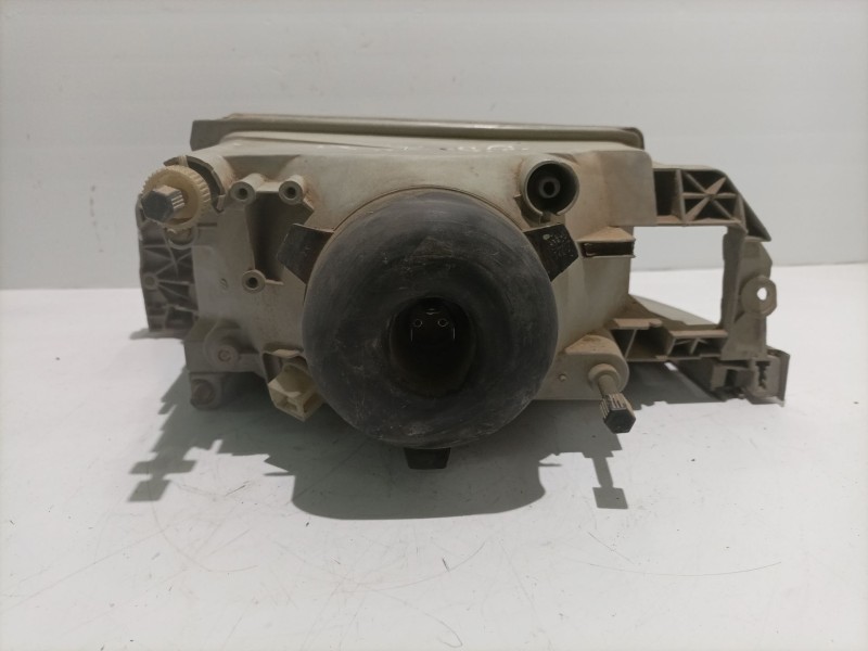 Recambio de faro derecho para mercedes 33 berlina referencia OEM IAM   