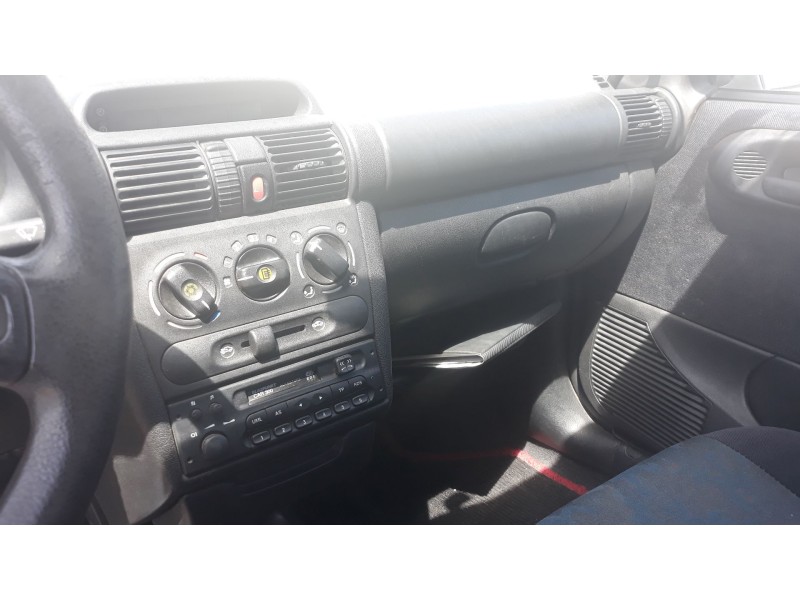 opel corsa b del año 1996