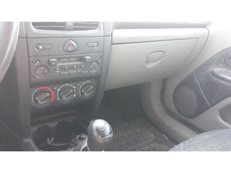 renault clio ii fase ii (b/cb0) del año 2001