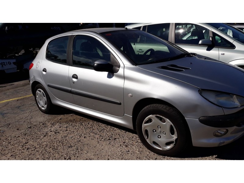 peugeot 206 berlina del año 2001