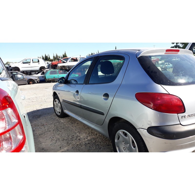 peugeot 206 berlina del año 2001