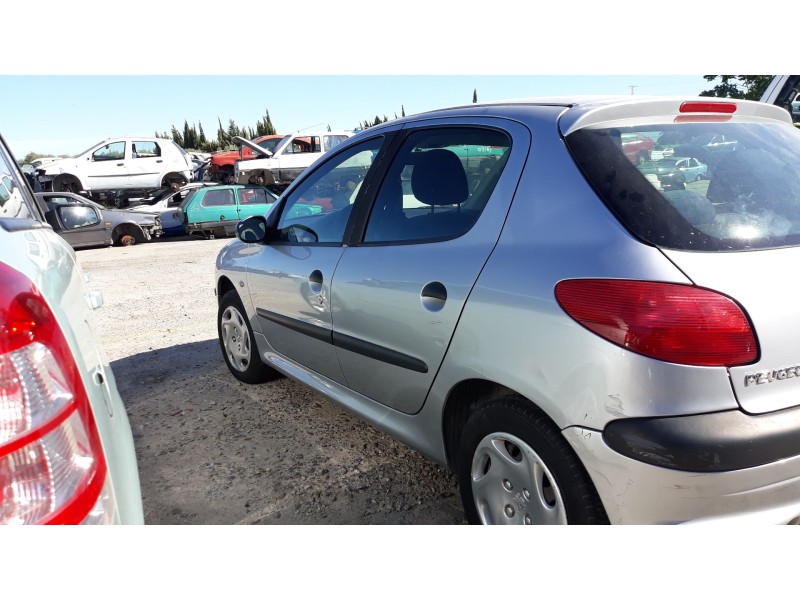 peugeot 206 berlina del año 2001
