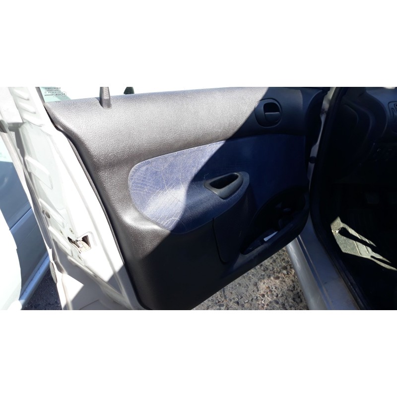 peugeot 206 berlina del año 2001