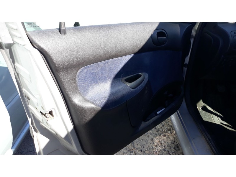 peugeot 206 berlina del año 2001