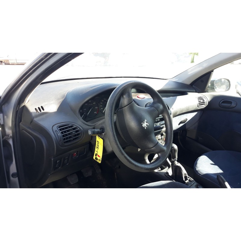 peugeot 206 berlina del año 2001