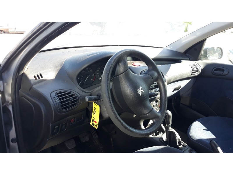 peugeot 206 berlina del año 2001