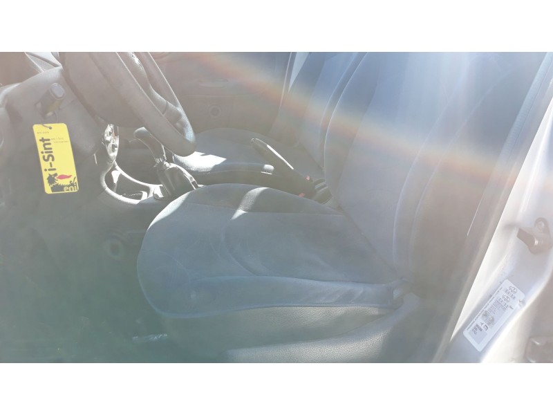 peugeot 206 berlina del año 2001