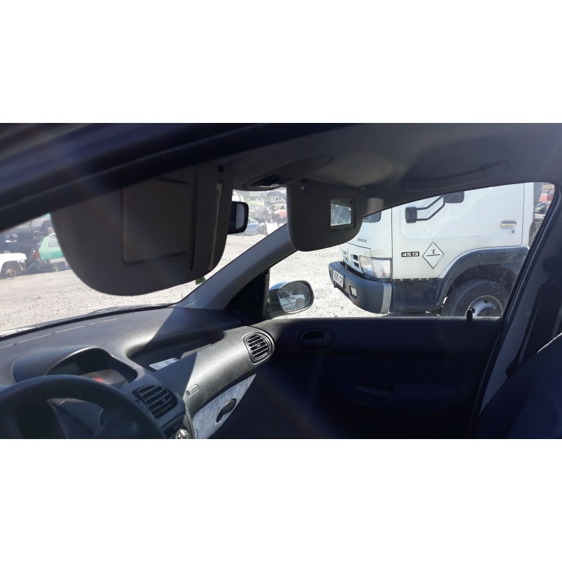 peugeot 206 berlina del año 2001