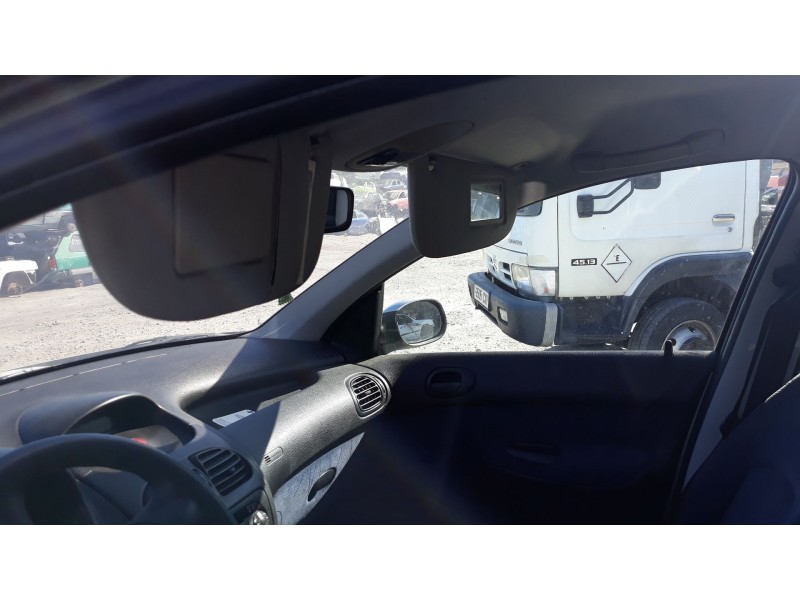 peugeot 206 berlina del año 2001