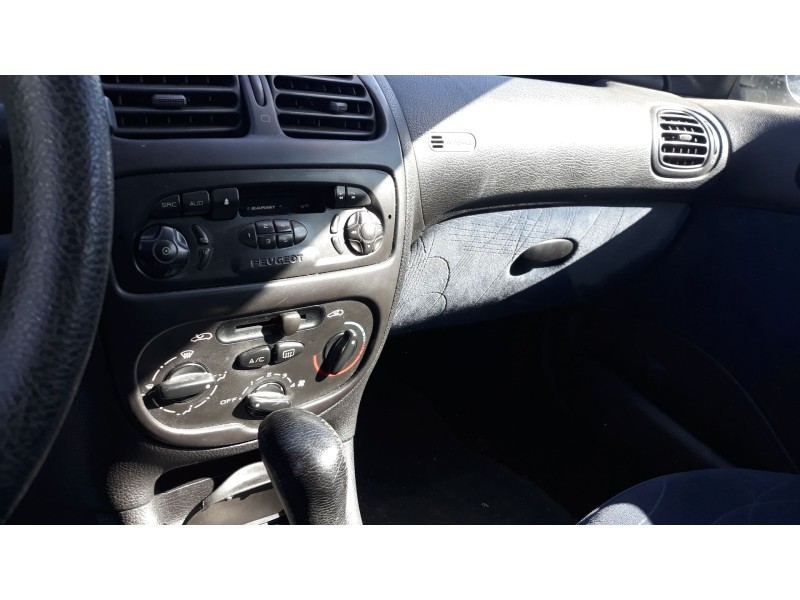 peugeot 206 berlina del año 2001