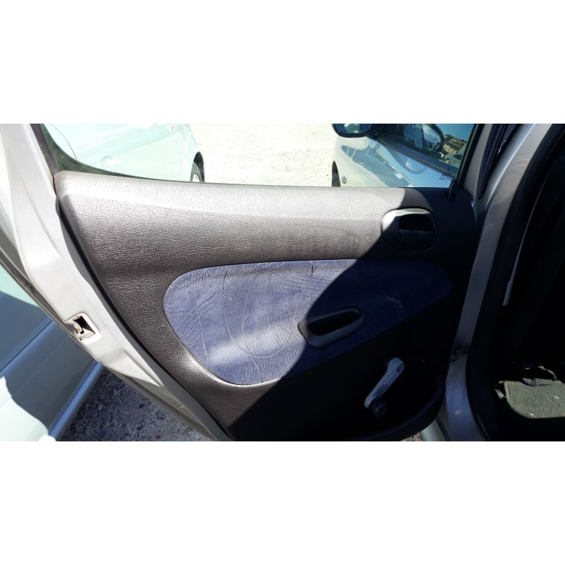 peugeot 206 berlina del año 2001