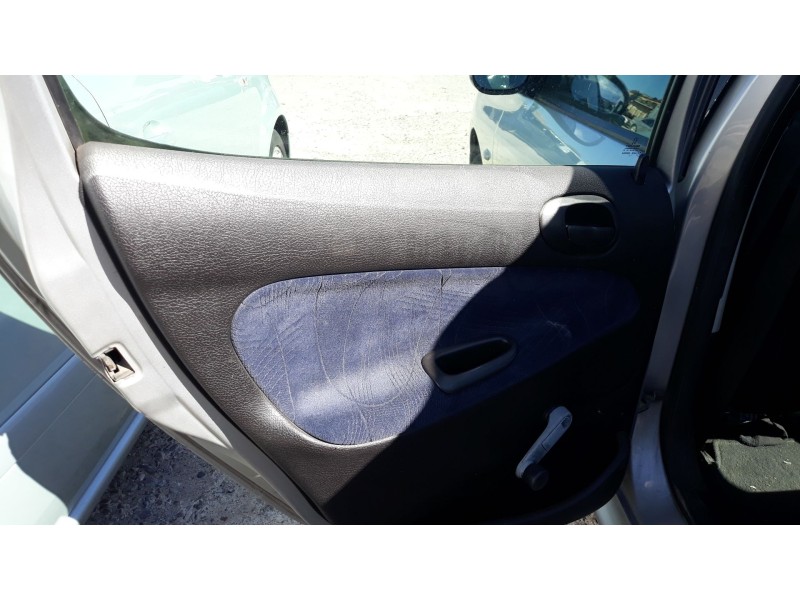 peugeot 206 berlina del año 2001