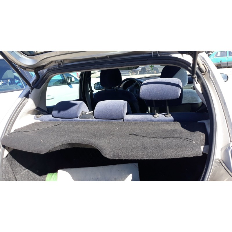 peugeot 206 berlina del año 2001