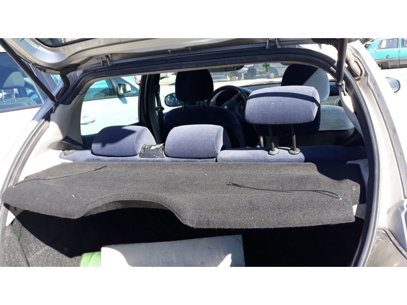 peugeot 206 berlina del año 2001