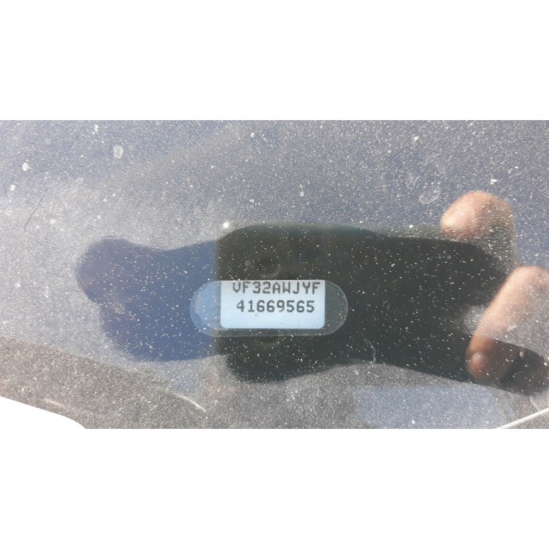 peugeot 206 berlina del año 2001