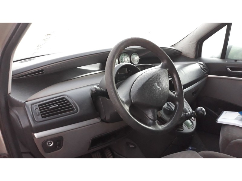 peugeot 807 del año 2005